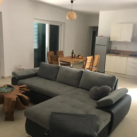 Luisa - 2 Haeuser, 6 Schlafzimmer Insel Brac - Pool, Grill, Kamin, Tischtennis, Boccia וילה