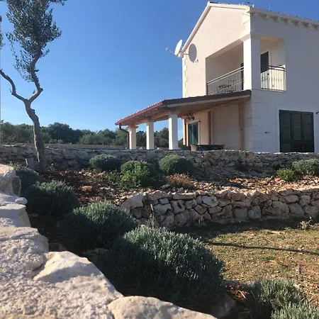 Luisa - 2 Haeuser, 6 Schlafzimmer Insel Brac - Pool, Grill, Kamin, Tischtennis, Boccia וילה *