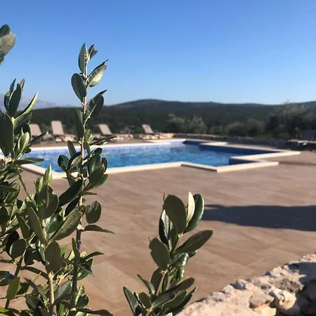 Luisa - 2 Haeuser, 6 Schlafzimmer Insel Brac - Pool, Grill, Kamin, Tischtennis, Boccia * פוצ'ישצ'ה