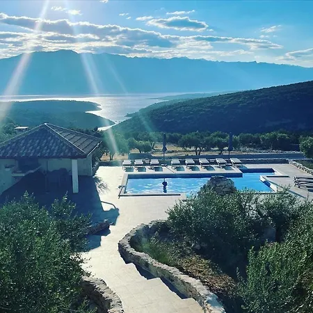 Luisa - 2 Haeuser, 6 Schlafzimmer Insel Brac - Pool, Grill, Kamin, Tischtennis, Boccia וילה