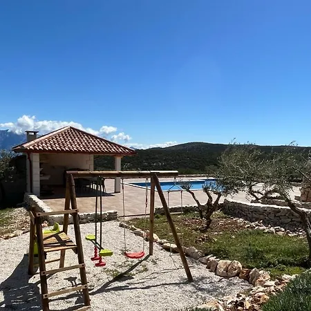 Luisa - 2 Haeuser, 6 Schlafzimmer Insel Brac - Pool, Grill, Kamin, Tischtennis, Boccia
