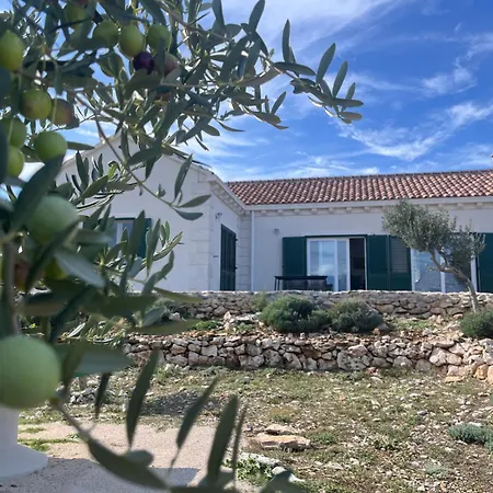 Luisa - 2 Haeuser, 6 Schlafzimmer Insel Brac - Pool, Grill, Kamin, Tischtennis, Boccia וילה *
