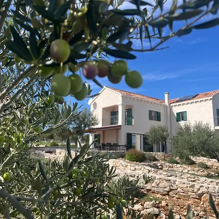 וילה Luisa - 2 Haeuser, 6 Schlafzimmer Insel Brac - Pool, Grill, Kamin, Tischtennis, Boccia *