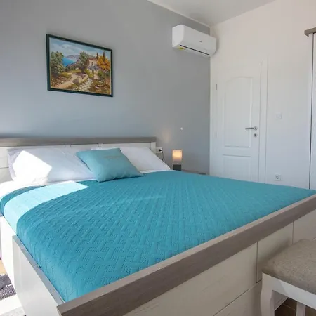 Βίλα Luisa - 2 Haeuser, 6 Schlafzimmer Insel Brac - Pool, Grill, Kamin, Tischtennis, Boccia Pucisca