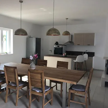 Luisa - 2 Haeuser, 6 Schlafzimmer Insel Brac - Pool, Grill, Kamin, Tischtennis, Boccia Βίλα Pucisca