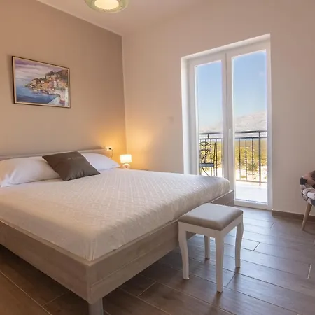 Βίλα Luisa - 2 Haeuser, 6 Schlafzimmer Insel Brac - Pool, Grill, Kamin, Tischtennis, Boccia