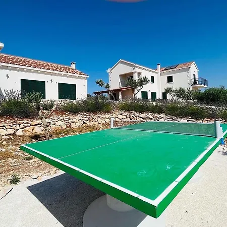 Luisa - 2 Haeuser, 6 Schlafzimmer Insel Brac - Pool, Grill, Kamin, Tischtennis, Boccia Villa Pučišća