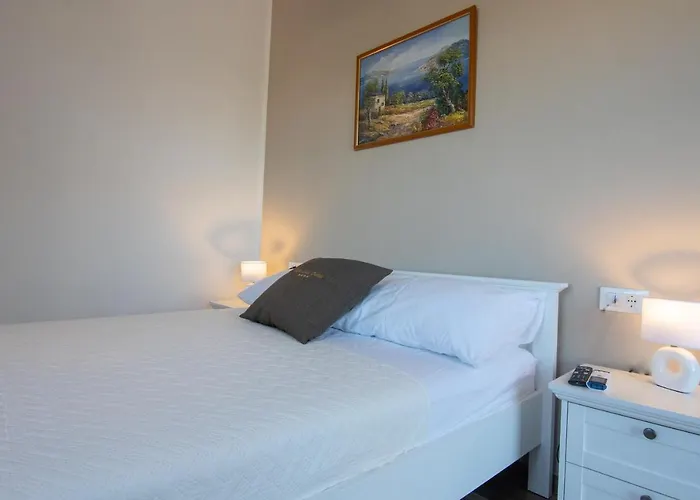 Luisa - 2 Haeuser, 6 Schlafzimmer Insel Brac - Pool, Grill, Kamin, Tischtennis, Boccia