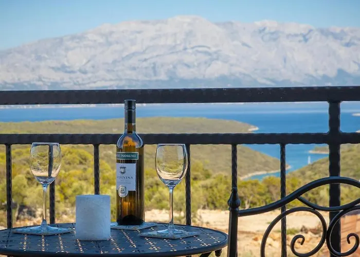 Luisa - 2 Haeuser, 6 Schlafzimmer Insel Brac - Pool, Grill, Kamin, Tischtennis, Boccia Villa Pučišća