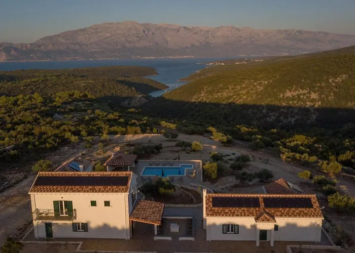 Luisa - 2 Haeuser, 6 Schlafzimmer Insel Brac - Pool, Grill, Kamin, Tischtennis, Boccia *