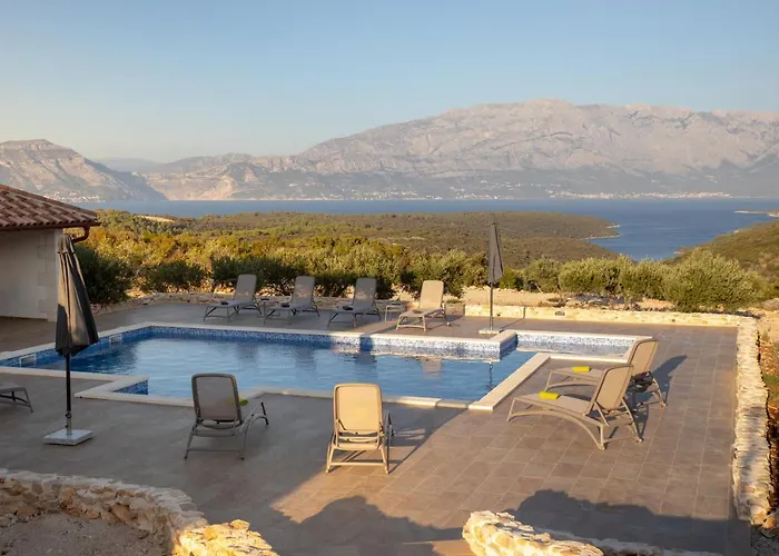 Villa Luisa - 2 Haeuser, 6 Schlafzimmer Insel Brac - Pool, Grill, Kamin, Tischtennis, Boccia