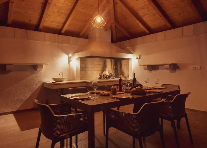 Villa Luisa - 2 Haeuser, 6 Schlafzimmer Insel Brac - Pool, Grill, Kamin, Tischtennis, Boccia