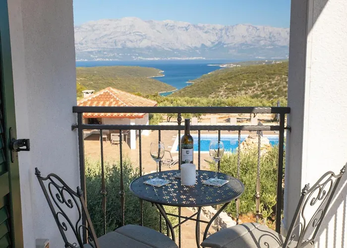 Luisa - 2 Haeuser, 6 Schlafzimmer Insel Brac - Pool, Grill, Kamin, Tischtennis, Boccia Pučišća