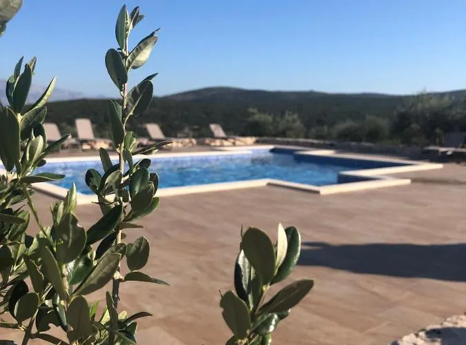 Luisa - 2 Haeuser, 6 Schlafzimmer Insel Brac - Pool, Grill, Kamin, Tischtennis, Boccia * Pučišća