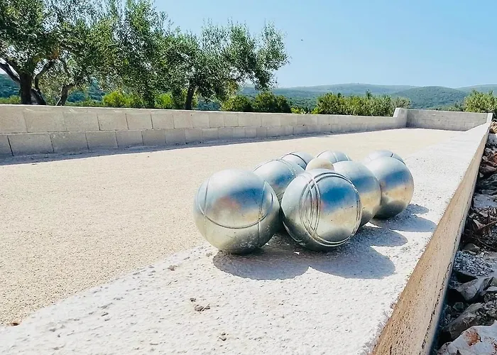 Luisa - 2 Haeuser, 6 Schlafzimmer Insel Brac - Pool, Grill, Kamin, Tischtennis, Boccia * Pučišća