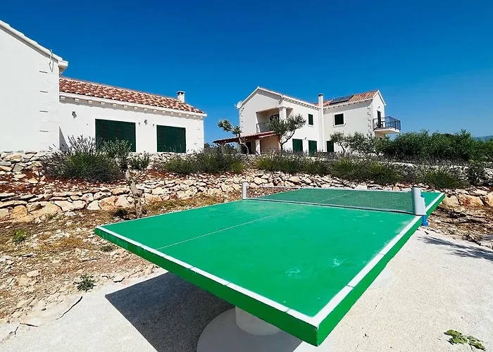 Luisa - 2 Haeuser, 6 Schlafzimmer Insel Brac - Pool, Grill, Kamin, Tischtennis, Boccia Villa Pučišća
