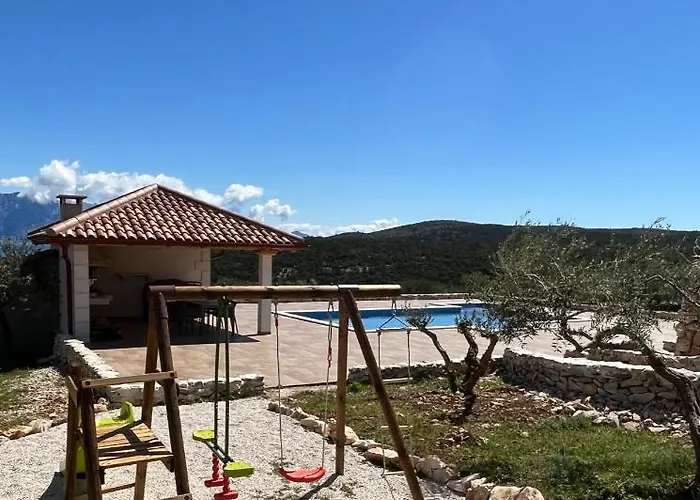 Luisa - 2 Haeuser, 6 Schlafzimmer Insel Brac - Pool, Grill, Kamin, Tischtennis, Boccia