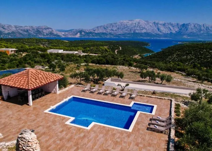 Luisa - 2 Haeuser, 6 Schlafzimmer Insel Brac - Pool, Grill, Kamin, Tischtennis, Boccia Pučišća