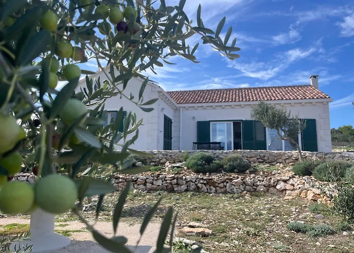 Luisa - 2 Haeuser, 6 Schlafzimmer Insel Brac - Pool, Grill, Kamin, Tischtennis, Boccia Villa *