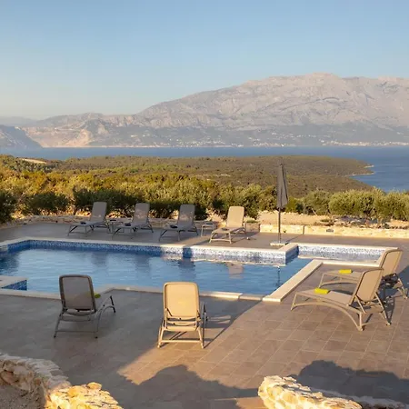 Villa Luisa - 2 Haeuser, 6 Schlafzimmer Insel Brac - Pool, Grill, Kamin, Tischtennis, Boccia